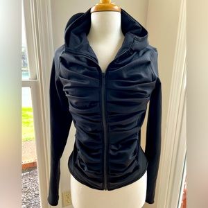 Lululemon Bold Move Jacket Black size 4-6 Excellent Condition